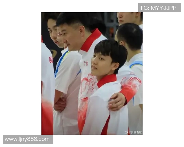 徐杰在CBA全明星技巧赛中连过两关成功夺冠展现出色球技